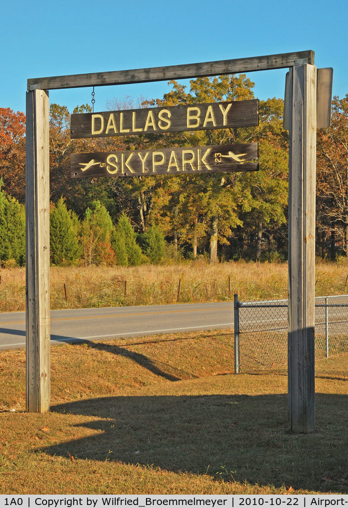 Dallas Bay Sky Park Airport (1A0) - First evening at Chattanooga and found this nice little airfield.