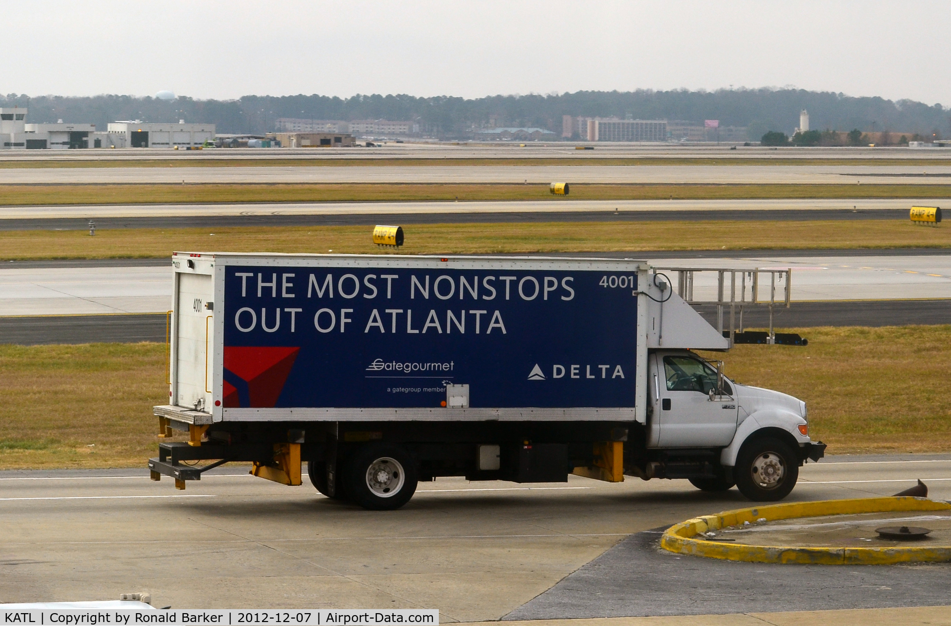 Hartsfield - Jackson Atlanta International Airport (ATL) - Delta truck
