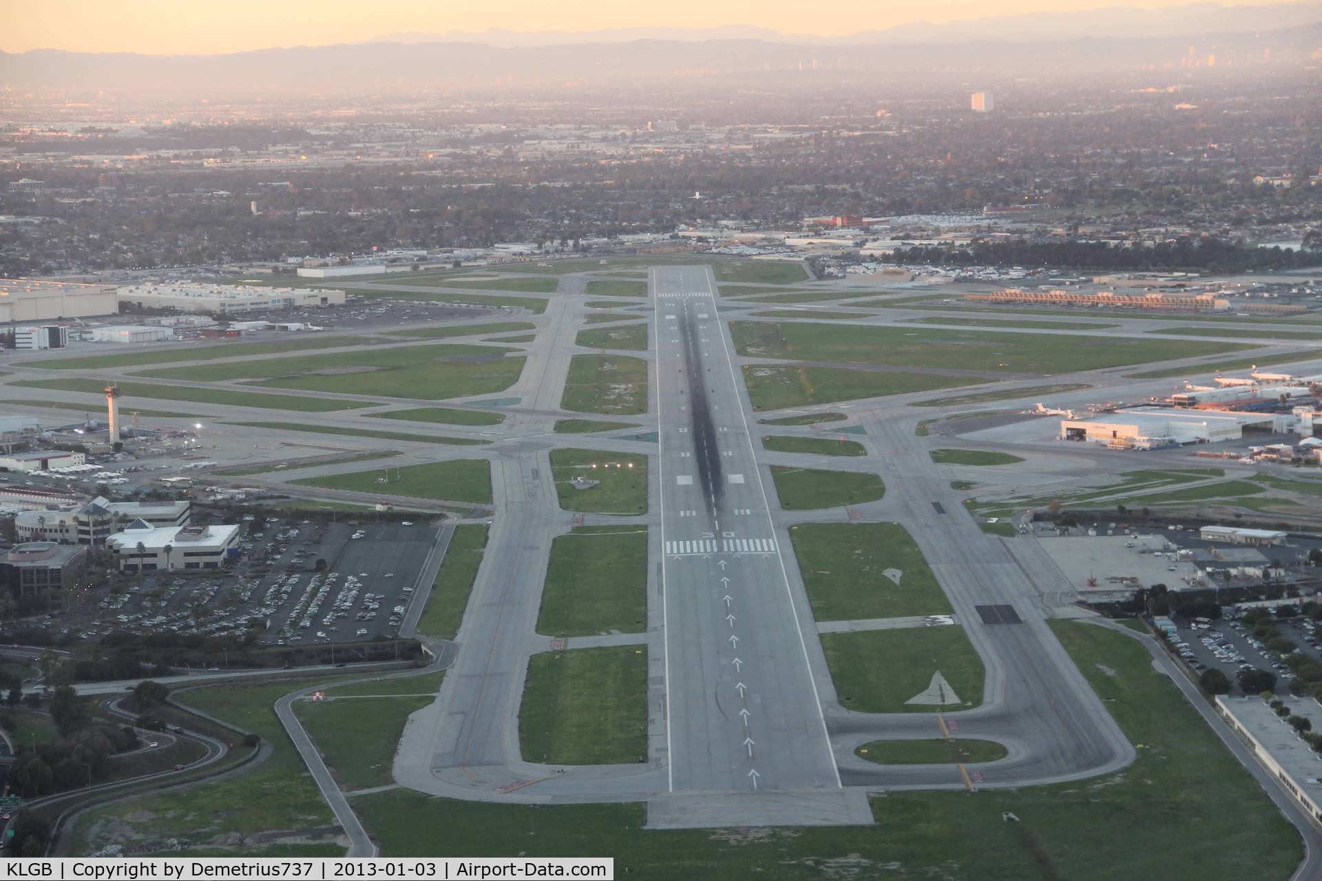 Long Beach /daugherty Field/ Airport (LGB) - Flying the approach into Long Beach busy airport.