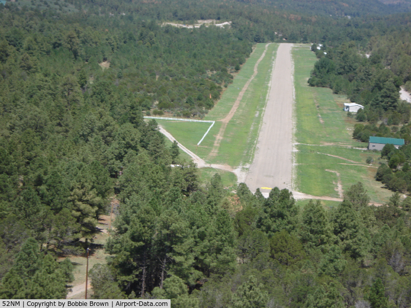 Timberon Airport (52NM) - Landing from the south. 