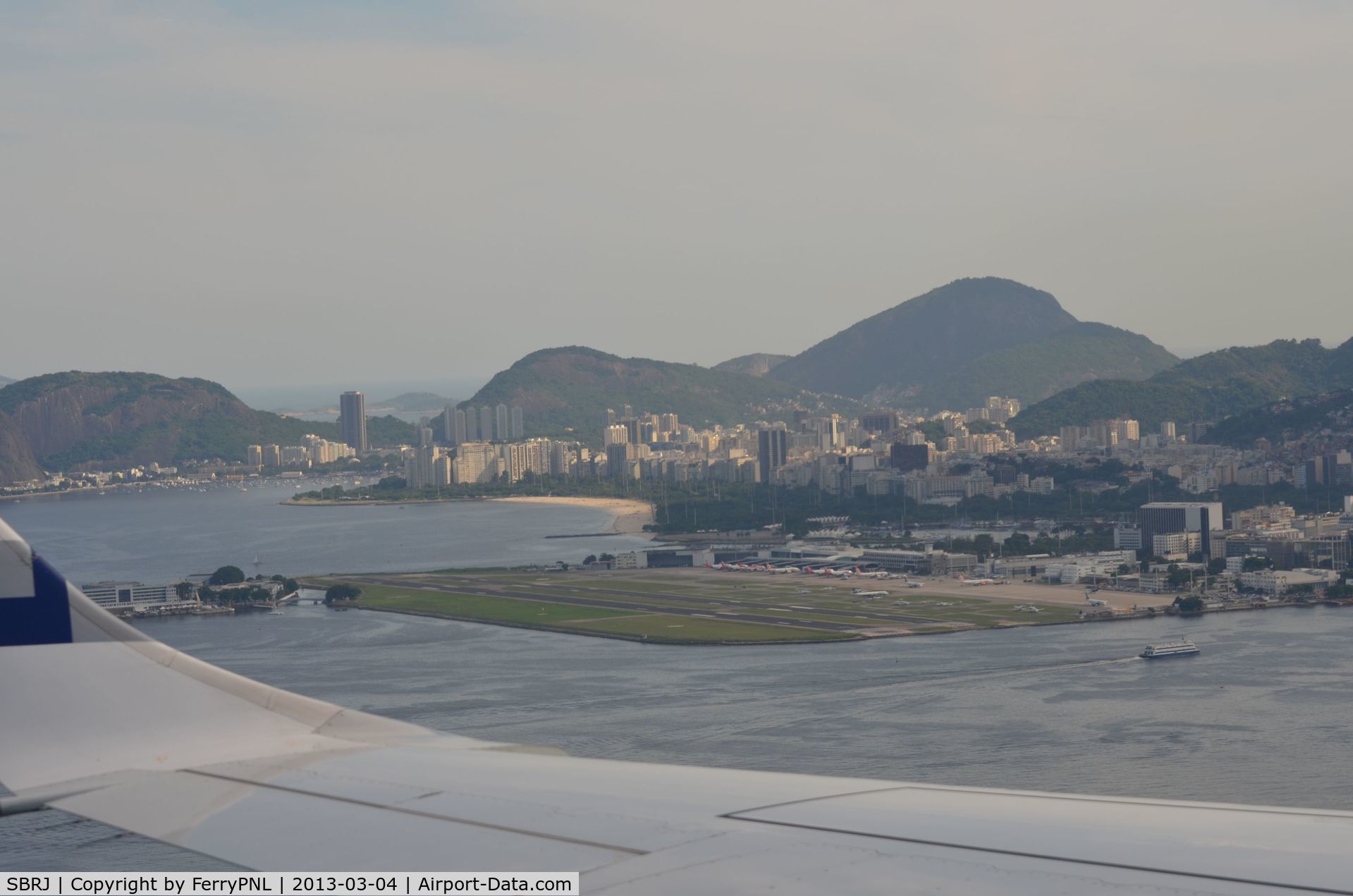 Santos Dumont Regional Airport, Rio de Janeiro, Rio de Janeiro Brazil (SBRJ) - Santos Dumont Airport, Rio de Janairo viewed from Trip ERJ190 after a 270 degree turn over the airport in preparation for landing.