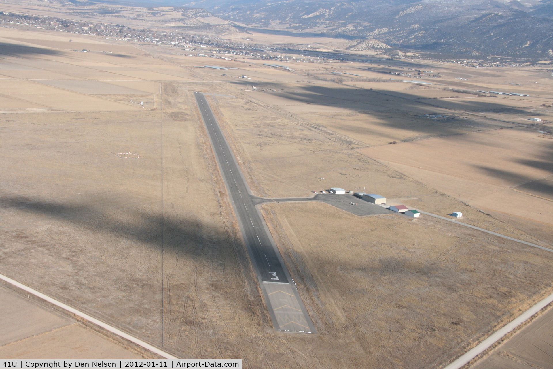 Manti-ephraim Airport (41U) - Final approach Runway 03