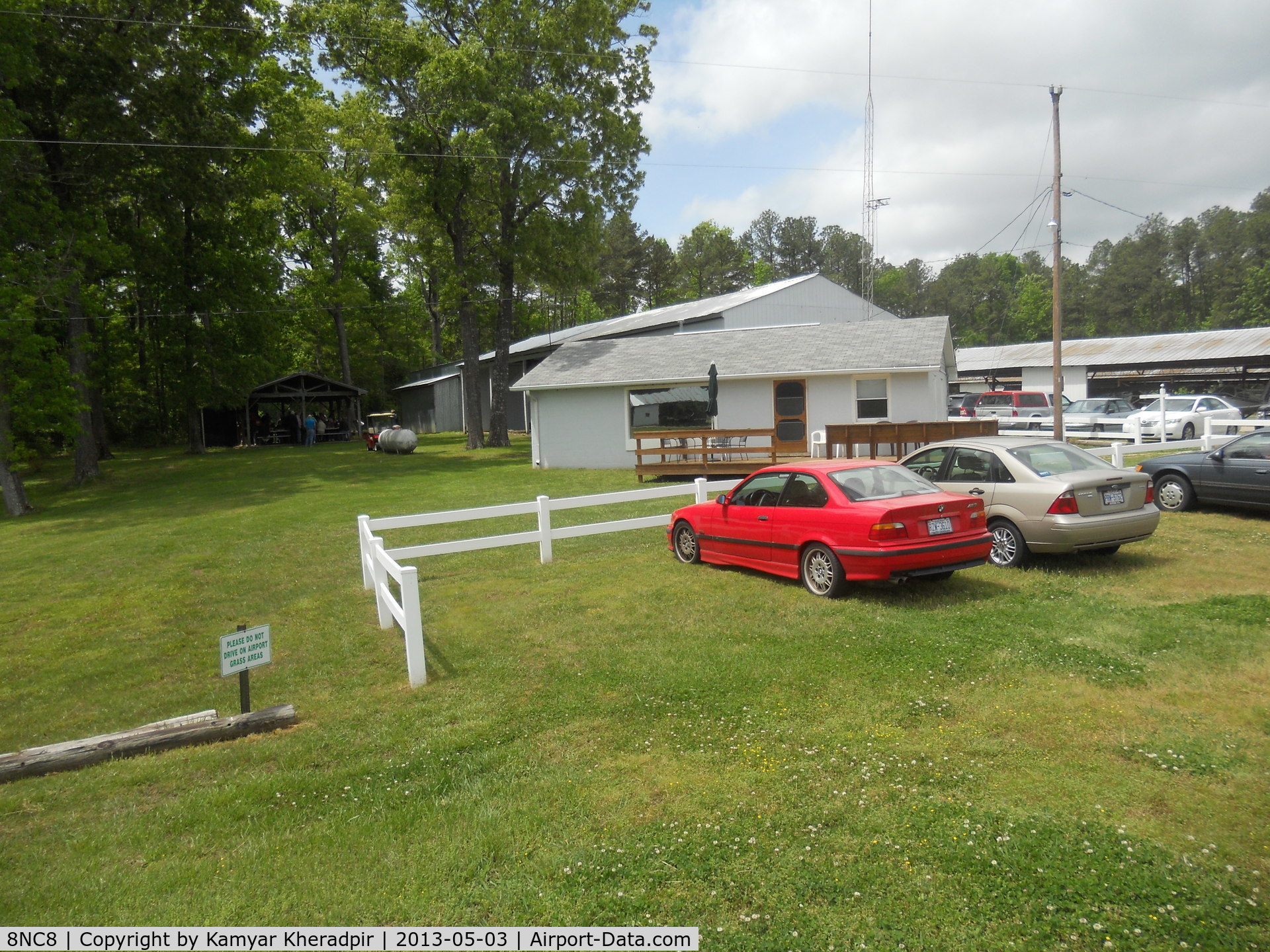 Lake Ridge Aero Park Airport (8NC8) - Airport meeting building in the middle.