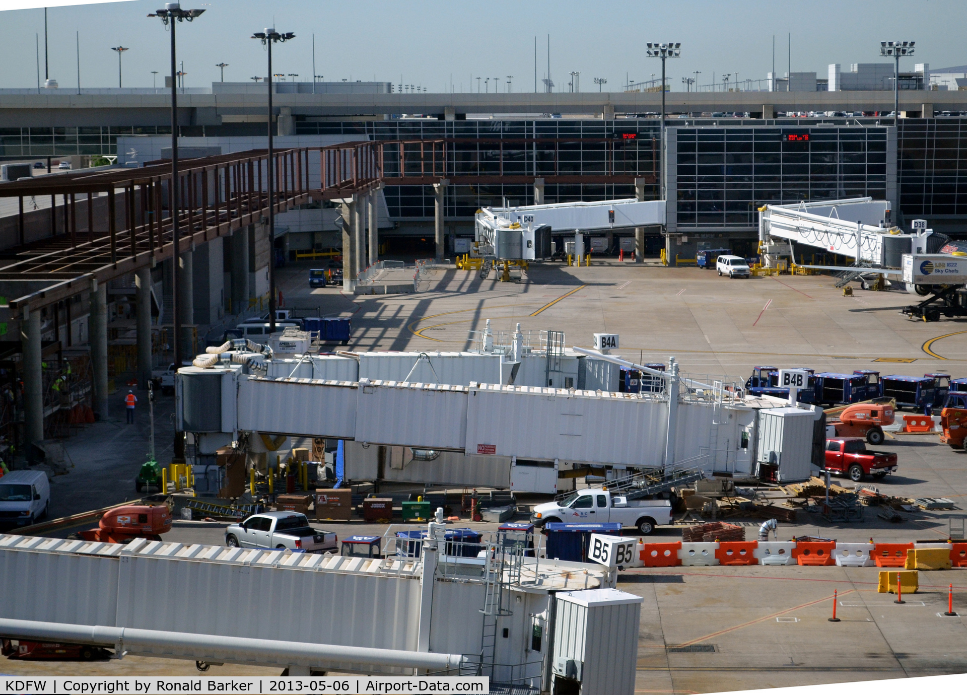 Dallas/fort Worth International Airport (DFW) - B gate ramp DFW