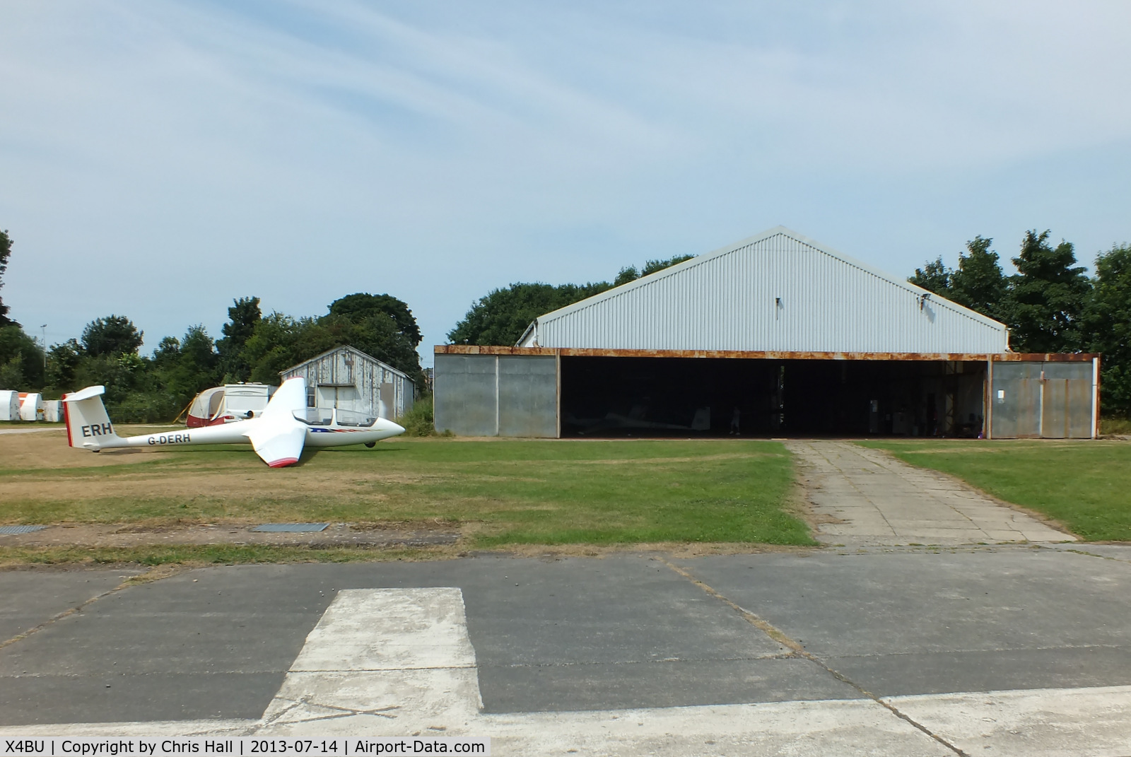 X4BU Airport - Burn Gliding Club hangar