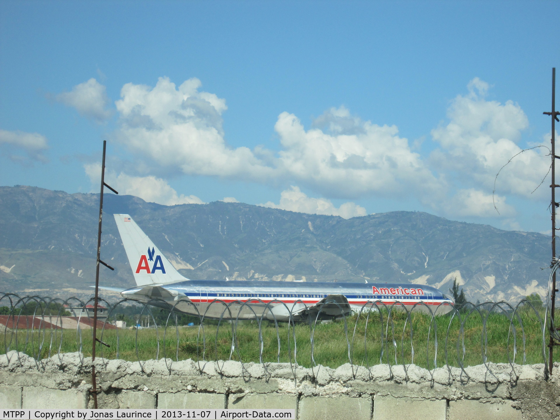 Port-au-Prince International Airport (Toussaint Louverture Int'l), Port-au-Prince Haiti (MTPP) - AA take off at the Toussaint Louverture International Airport of Port-au-Prince