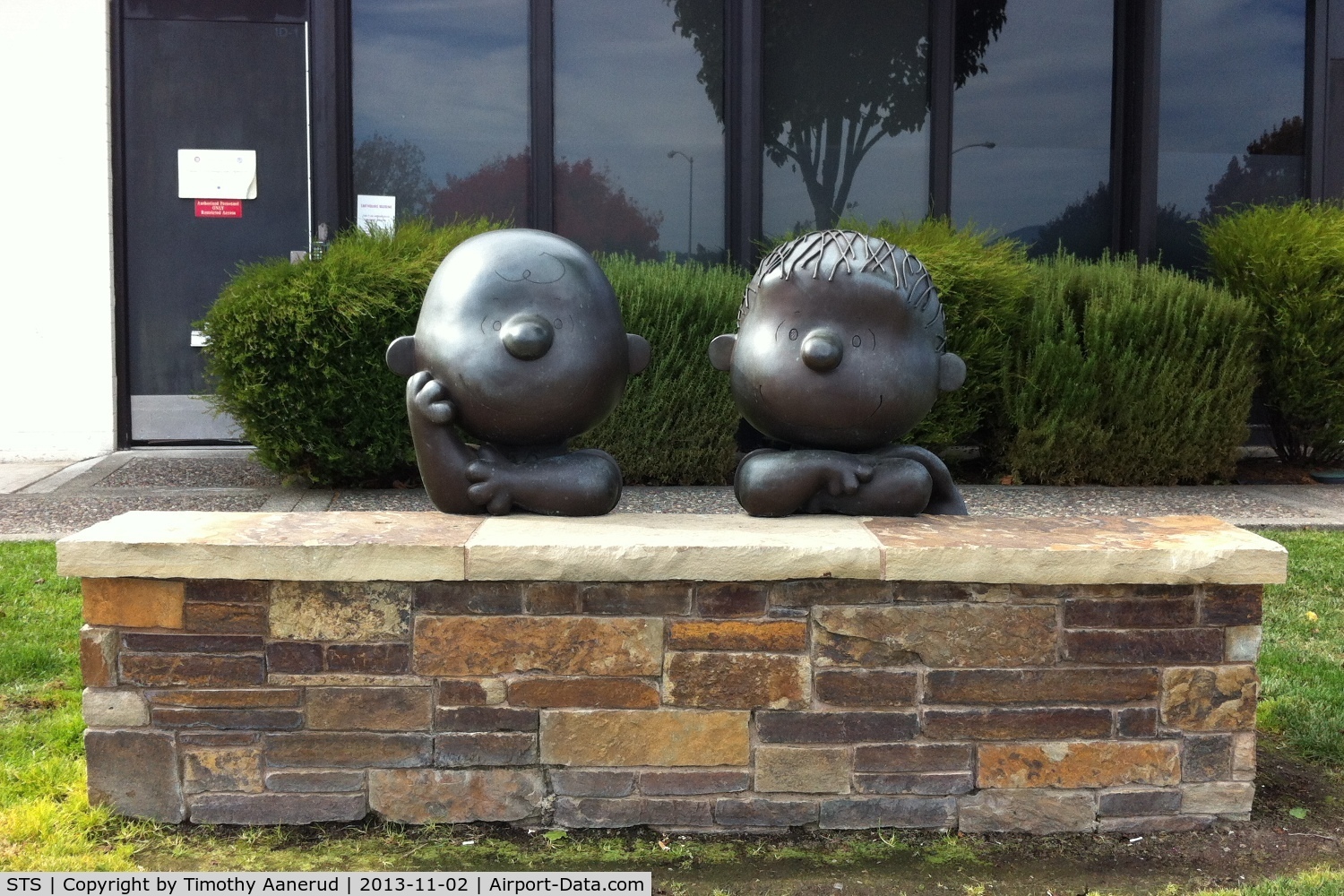 Charles M. Schulz - Sonoma County Airport (STS) - Charlie and Linus outside, in front of the terminal building