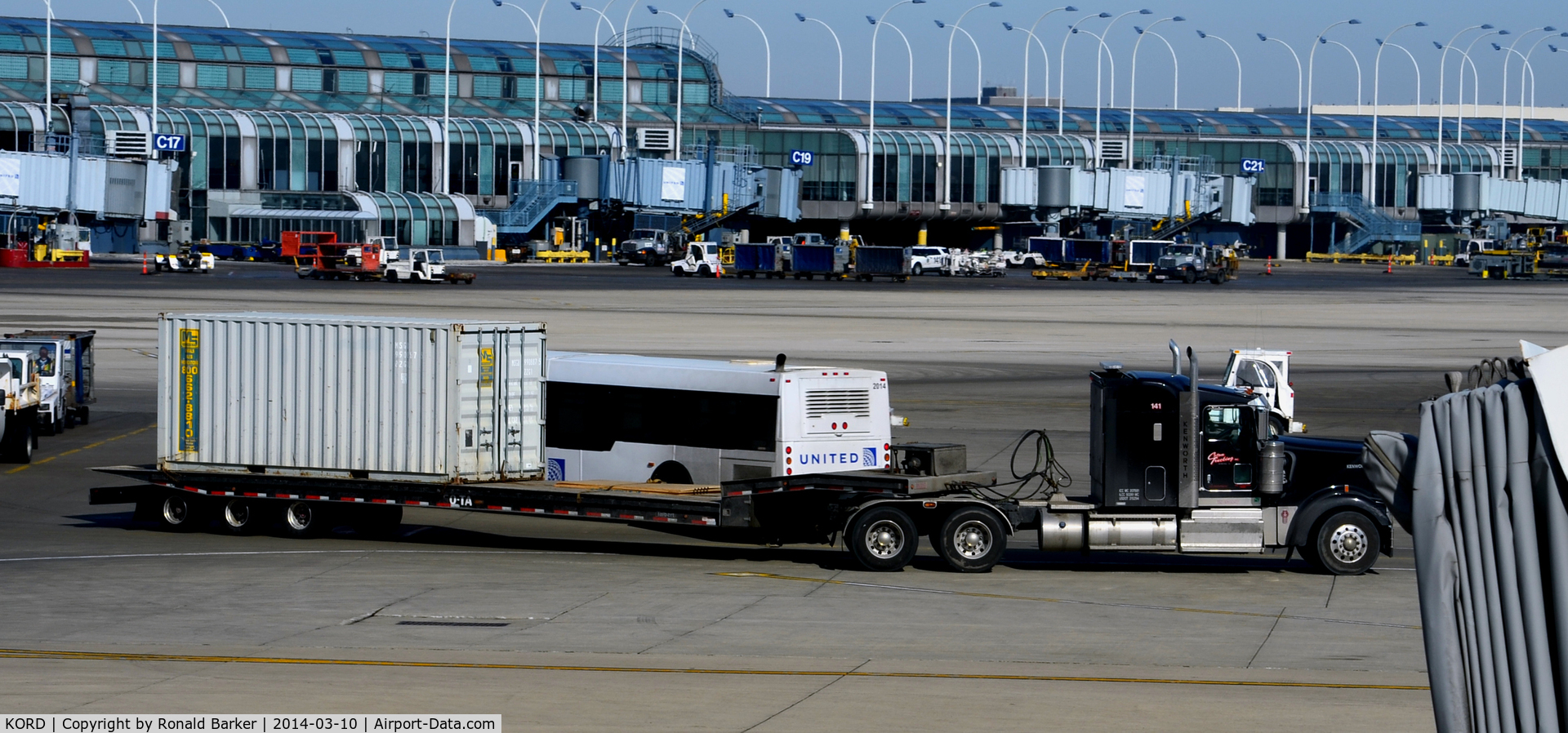 Chicago O'hare International Airport (ORD) - Truck on the ramp at O'Hare