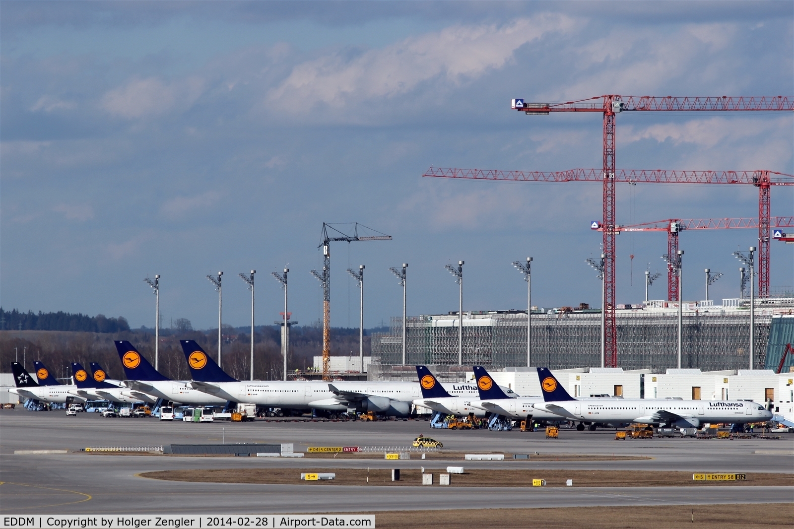 Munich International Airport (Franz Josef Strauß International Airport), Munich Germany (EDDM) - Can you find out Lufthansa´s Star Alliance aircraft?