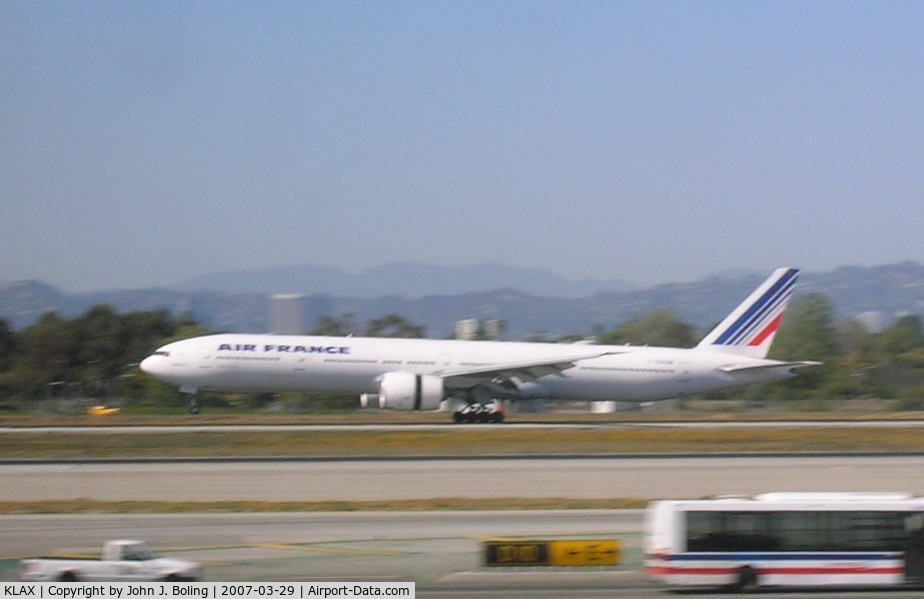 Los Angeles International Airport (LAX) - Air France B-777 arriving LAX