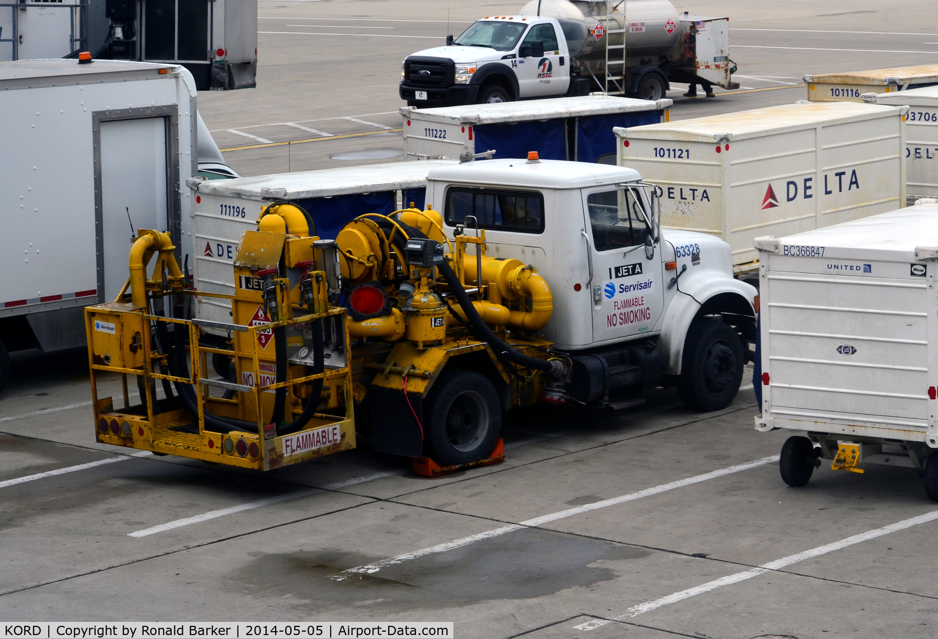 Chicago O'hare International Airport (ORD) - Fuel pump on truck O'Hare
