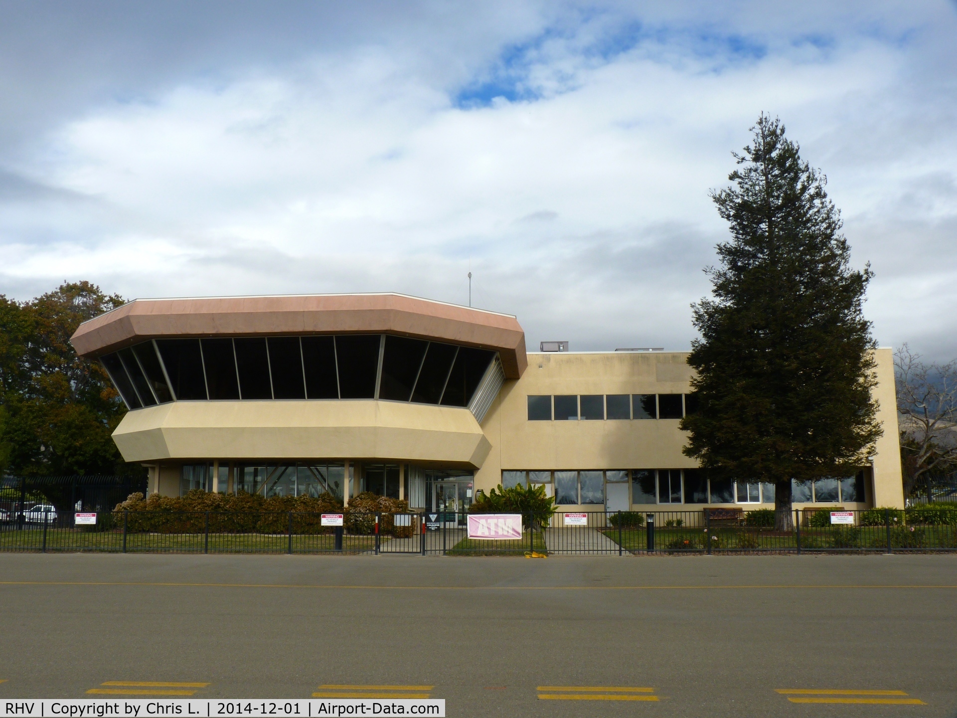 Reid-hillview Of Santa Clara County Airport (RHV) - Nice air conditioned Reid-Hillview Airport terminal.