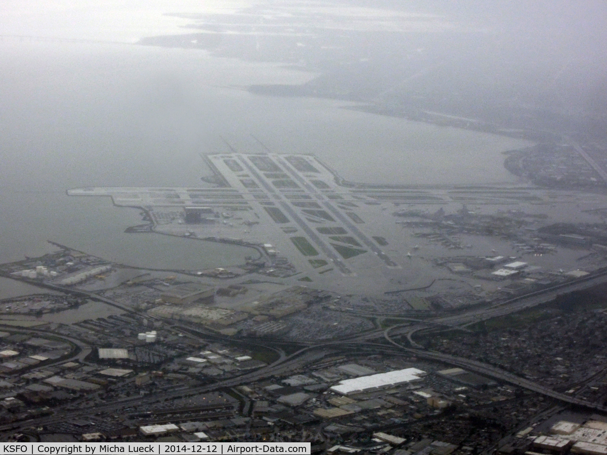 San Francisco International Airport (SFO) - Heavy rain at SFO