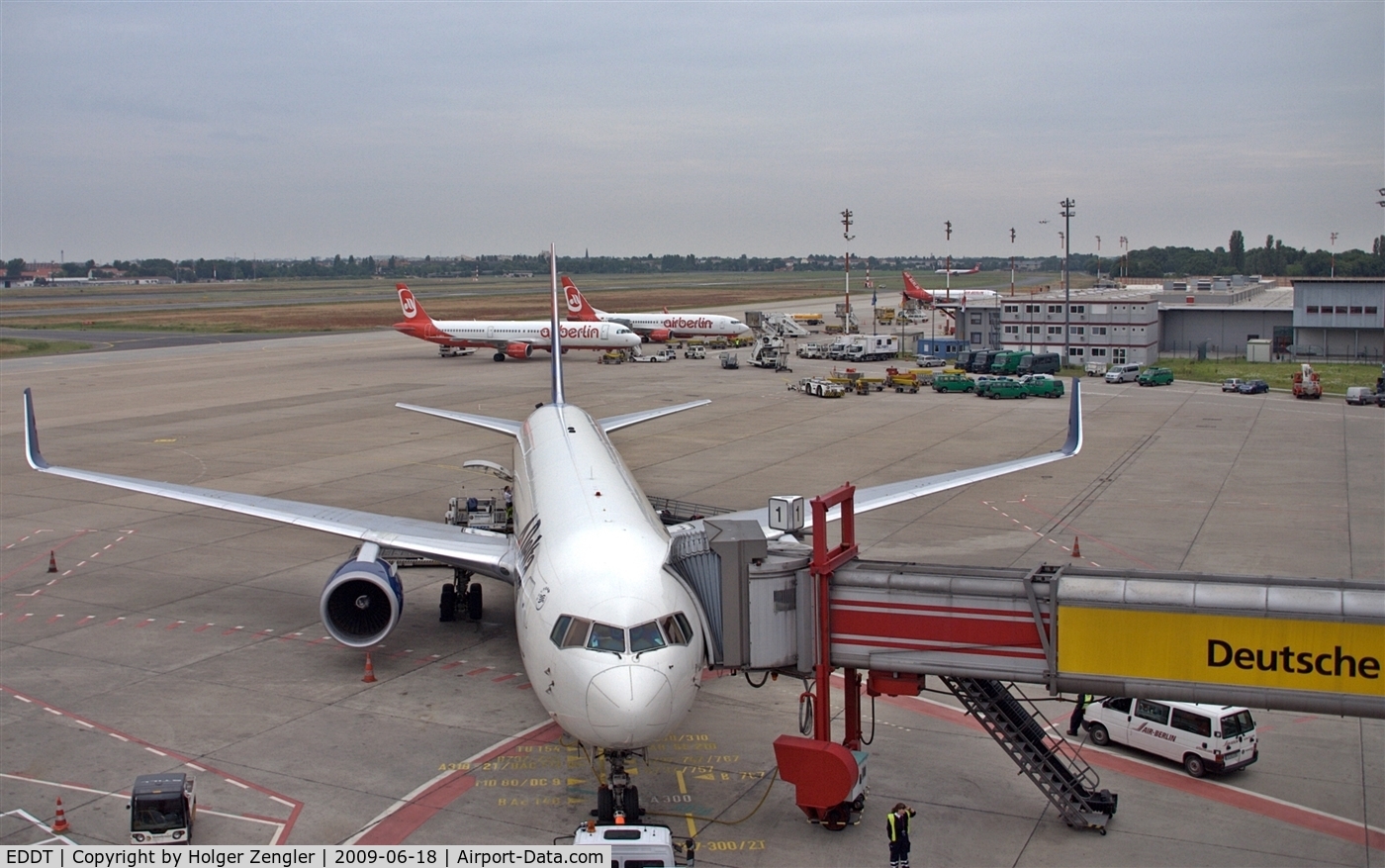 Tegel International Airport (closing in 2011), Berlin Germany (EDDT) - Apron overview at gate 1 ....