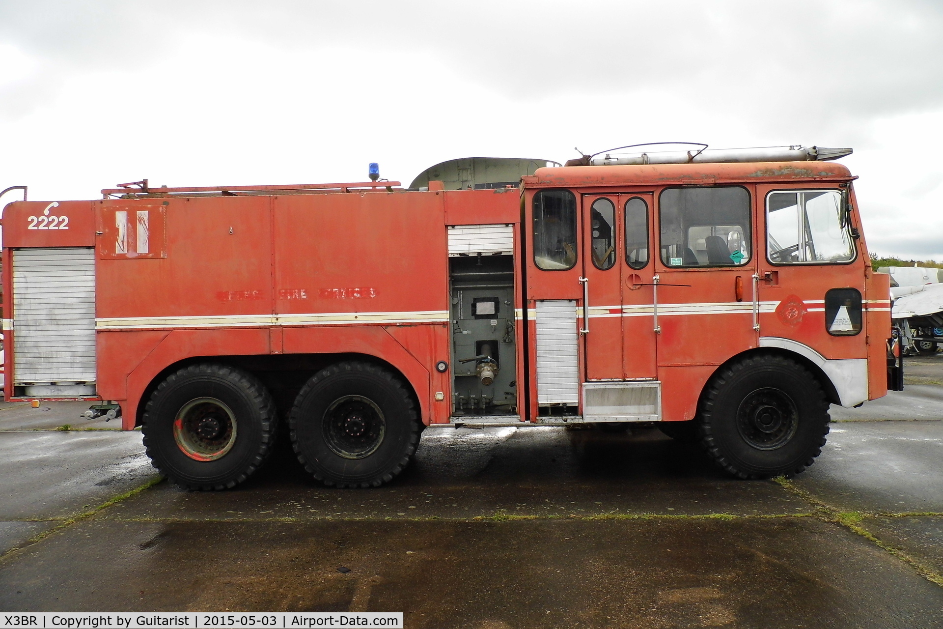 X3BR Airport - An old emergency vehicle at Bruntingthorpe Airfield