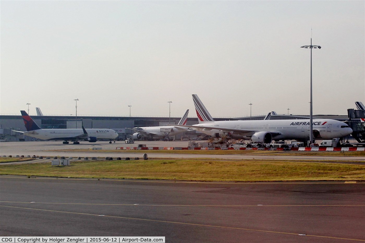 Paris Charles de Gaulle Airport (Roissy Airport), Paris France (CDG) - Stopover impressions...