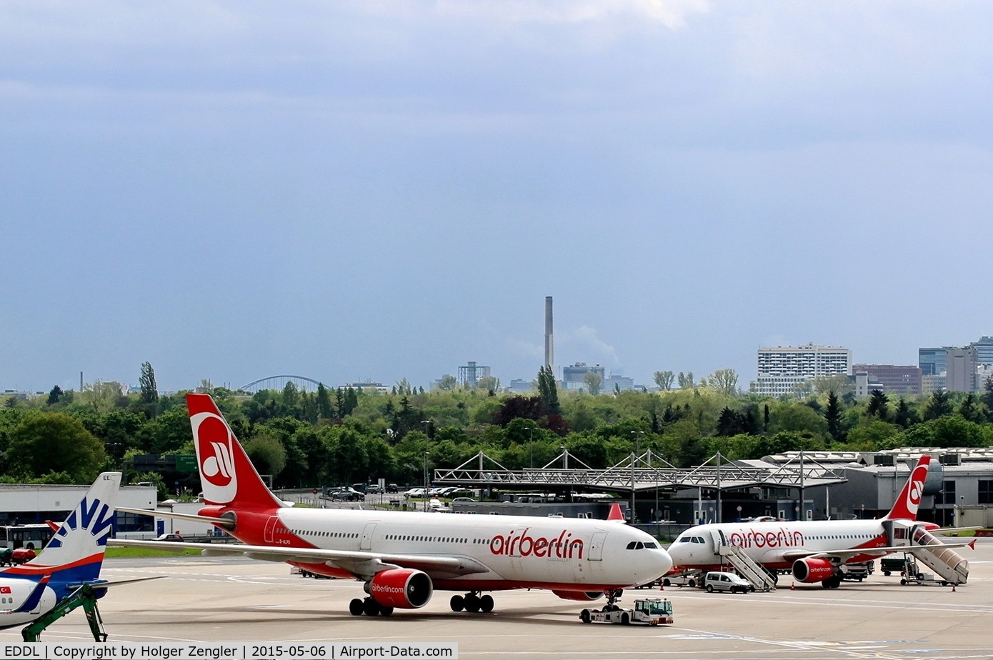 Düsseldorf International Airport, Düsseldorf Germany (EDDL) - Western apron view.....