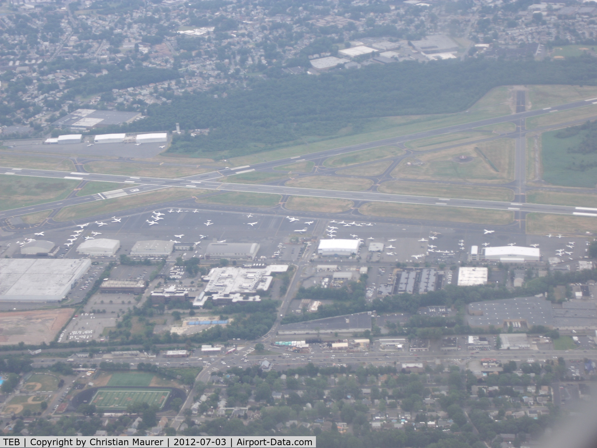 Teterboro Airport (TEB) - On final into EWR with the Boeing 757-200 Passing Teterboro NJ Rgnl Airport