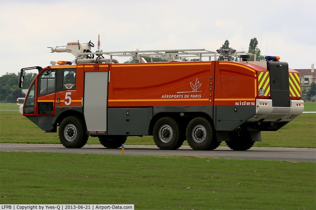 Paris Airport,  France (LFPB) - Fire truck, Paris-Le Bourget airport (LFPB-LBG)