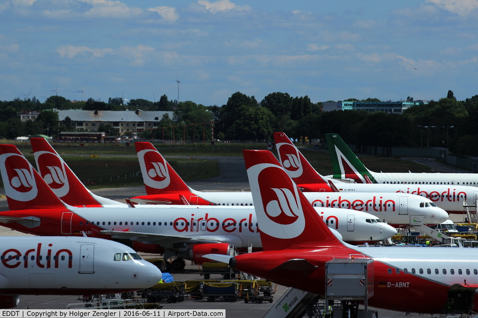 Tegel International Airport (closing in 2011), Berlin Germany (EDDT) - Eastbound view from visitor´s terrace.....