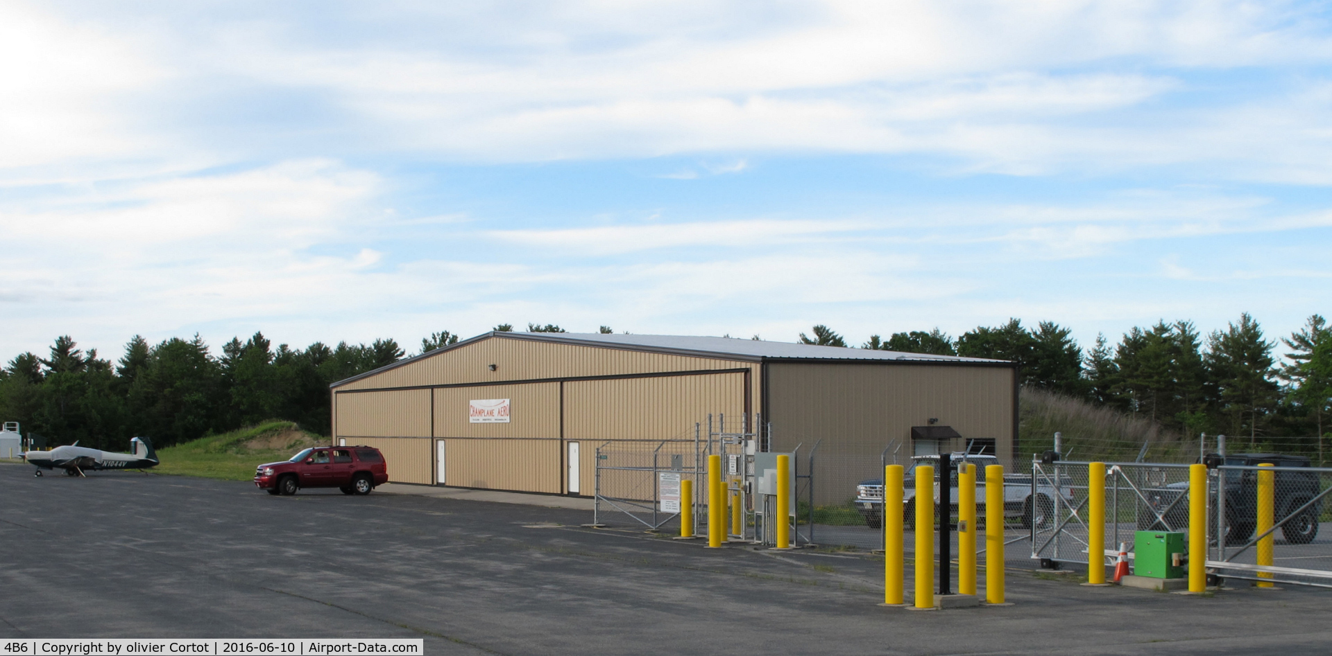 Ticonderoga Municipal Airport (4B6) - the buildings