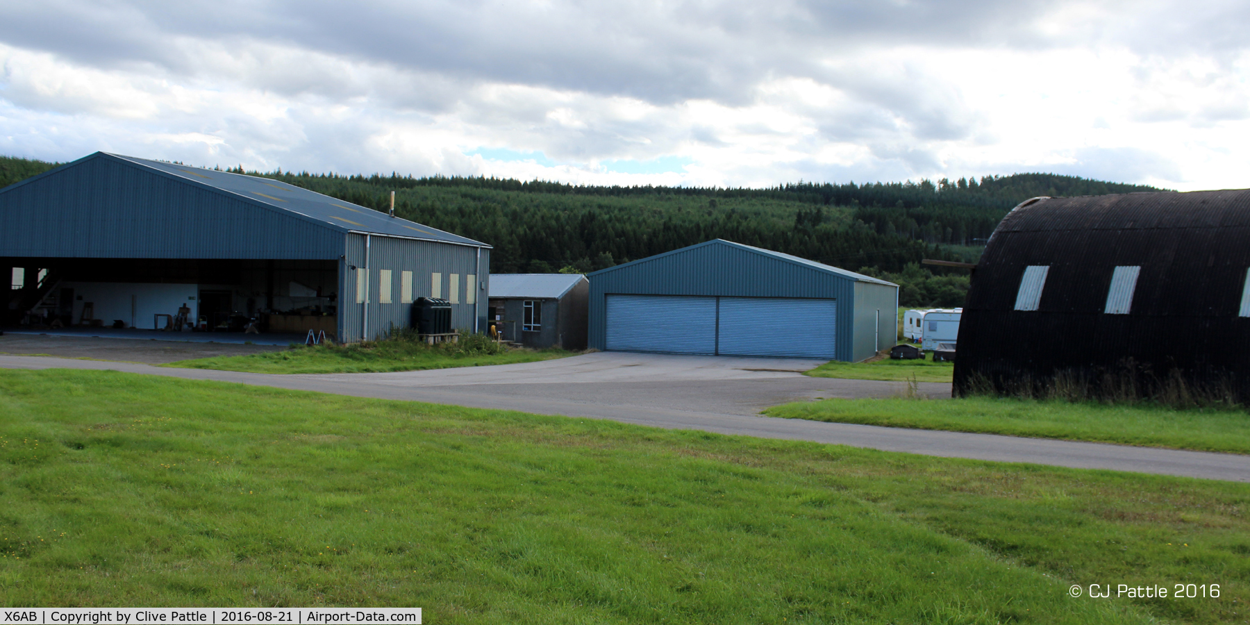 X6AB Airport - Hangarage on the south side of the airfield at Aboyne