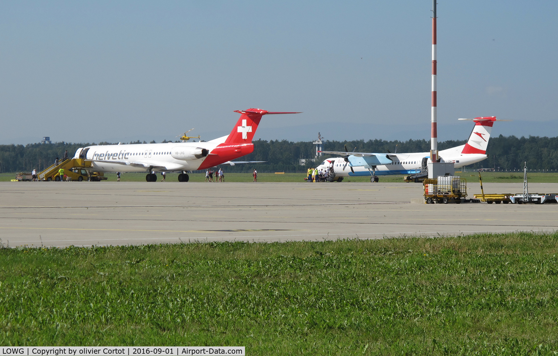 Graz Airport, Graz Austria (LOWG) - Swiss coummuter loading passengers
