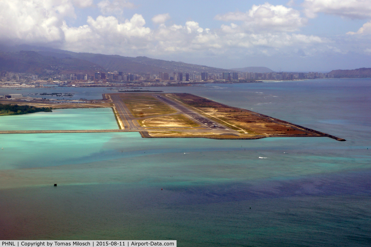 Honolulu International Airport, Honolulu, Hawaii United States (PHNL) - Approaching HNL after a short flight from Kona