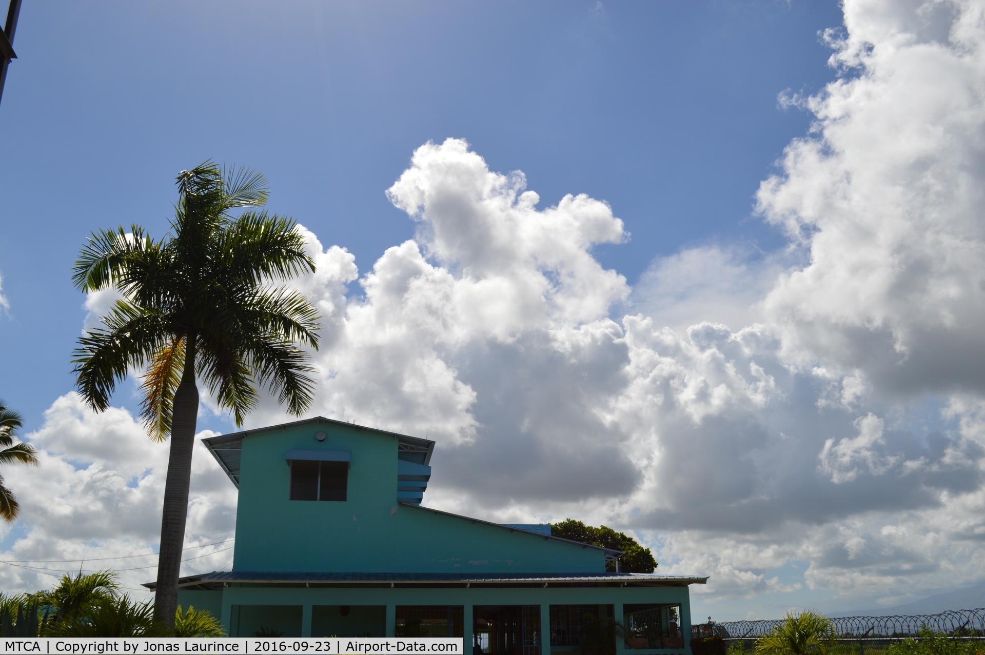 Les Cayes Airport, Les Cayes Haiti (MTCA) - The main building of the Airport of Les Cayes with the Palm Tree !!!