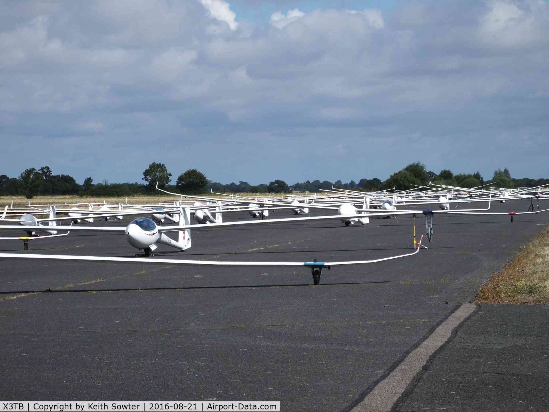 X3TB Airport - Launch grid of a glider Competition at Tibenham