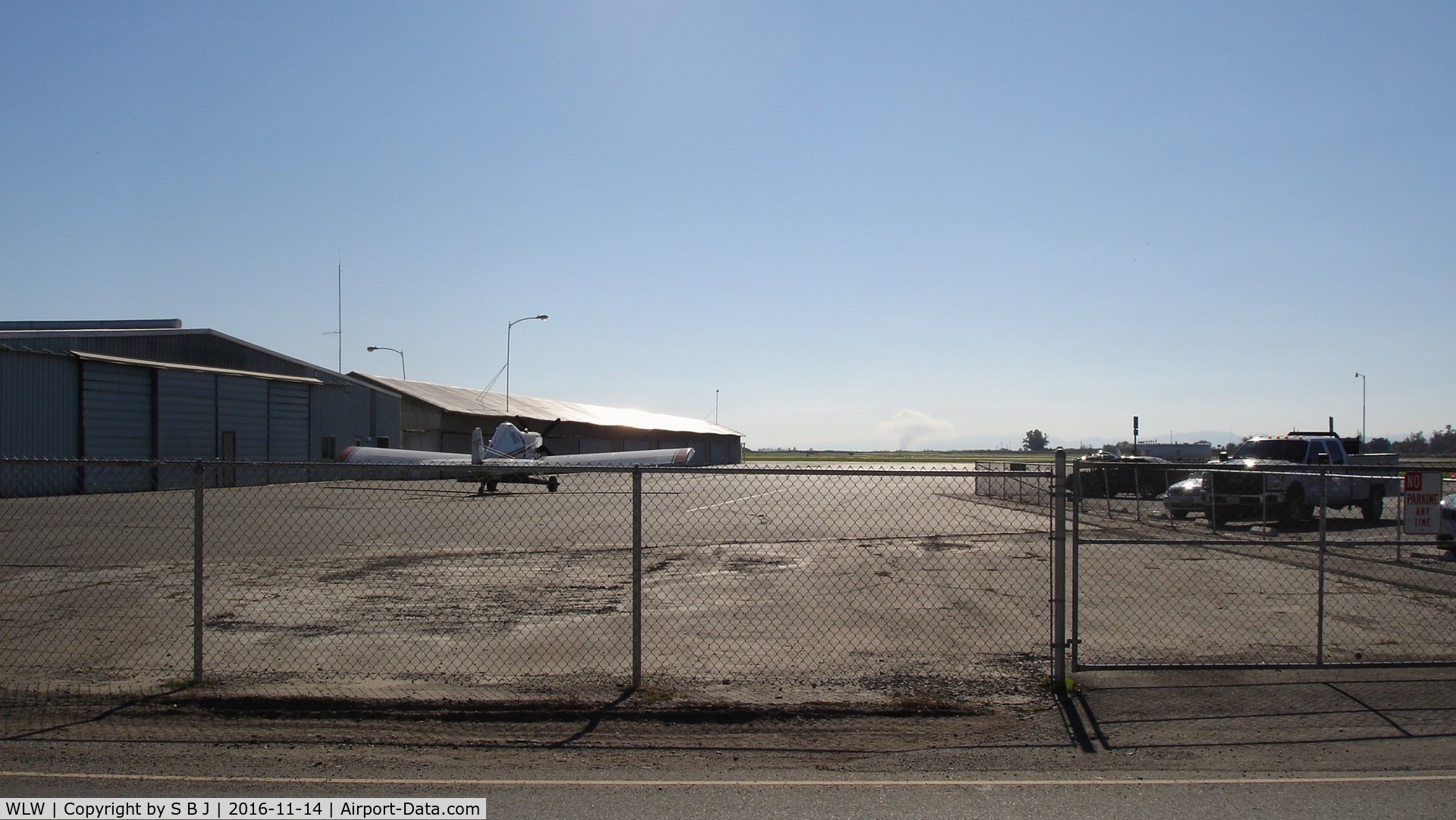 Willows-glenn County Airport (WLW) - Willows with a view to the south. Parking is off to the right.