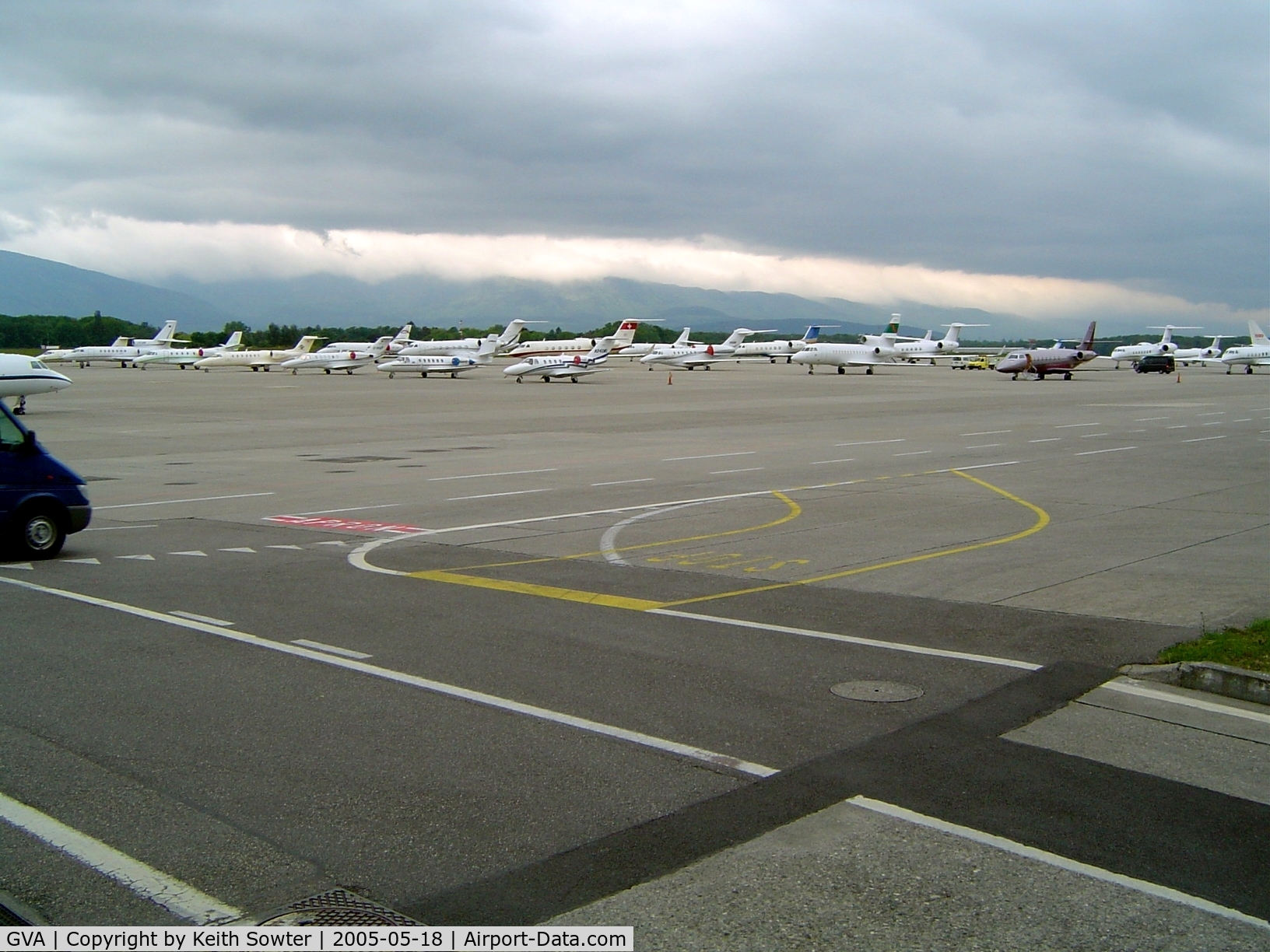 Geneva Cointrin International Airport, Geneva Switzerland (GVA) - Executive aircraft ramp