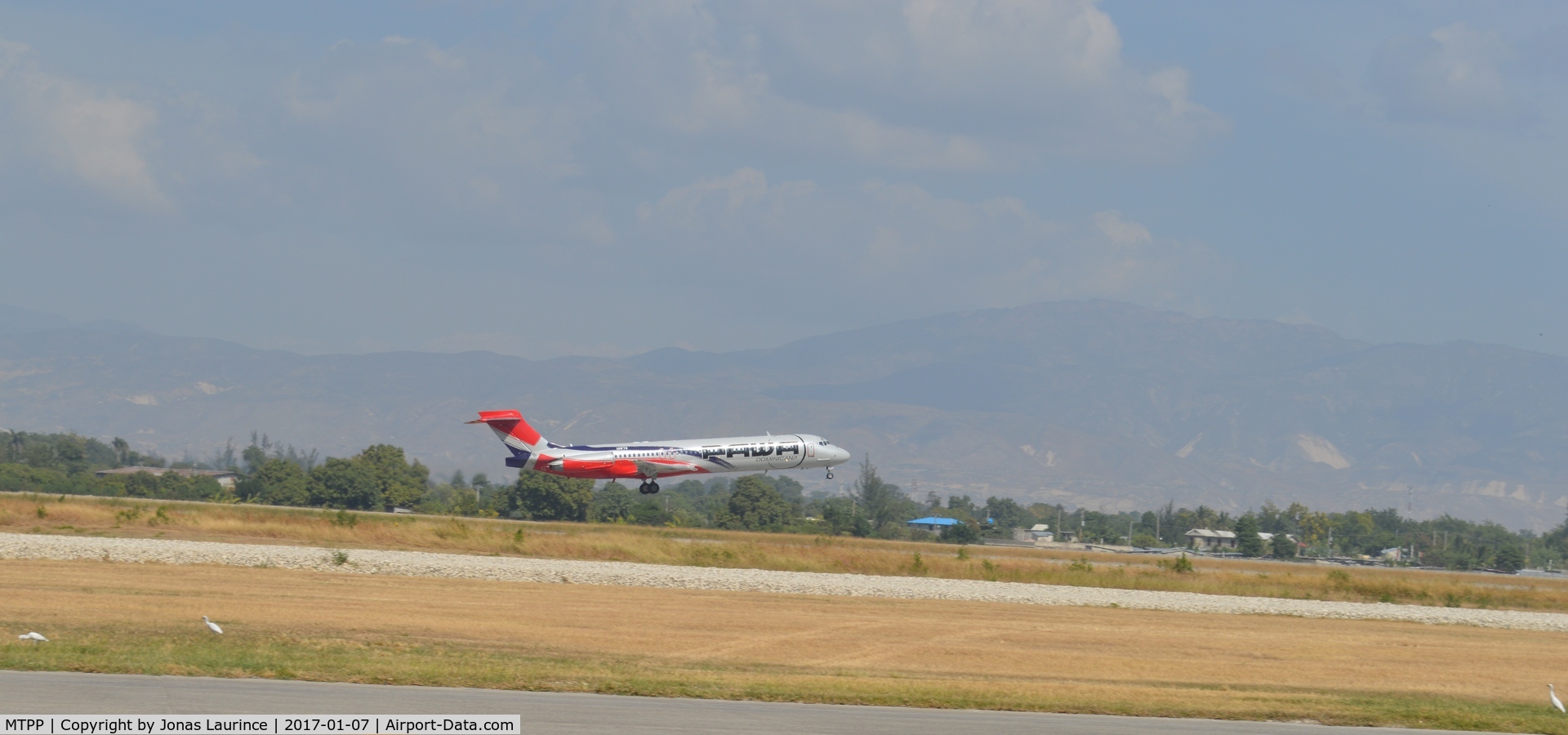 Port-au-Prince International Airport (Toussaint Louverture Int'l), Port-au-Prince Haiti (MTPP) - Aircraft PAWA Dominicana take off