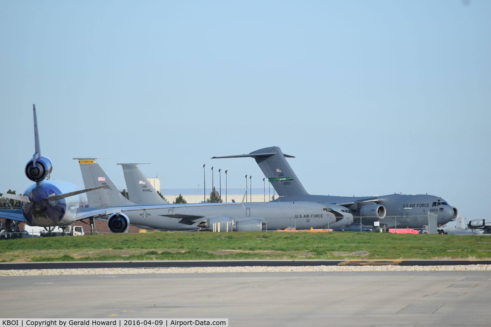 Boise Air Terminal/gowen Fld Airport (BOI) - C-17A, KC-135Rs and a FedEx L-1011 ready to fly out in support of the 190th Fighter Sq., Idaho ANG deployment to the Mid East.