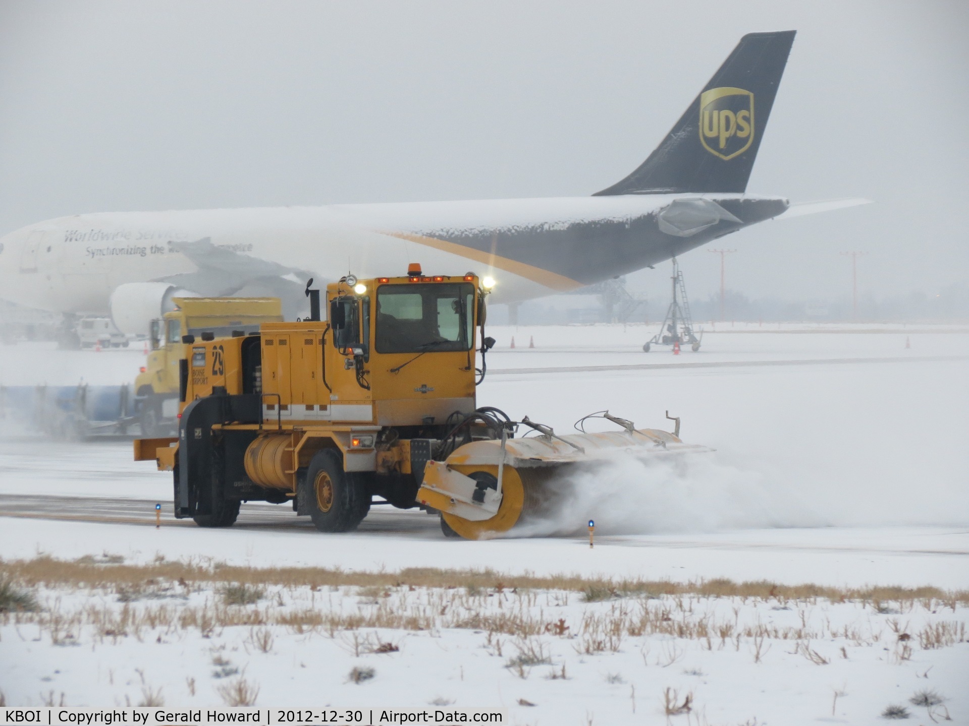 Boise Air Terminal/gowen Fld Airport (BOI) - Outside crews busy on a snow filled day.