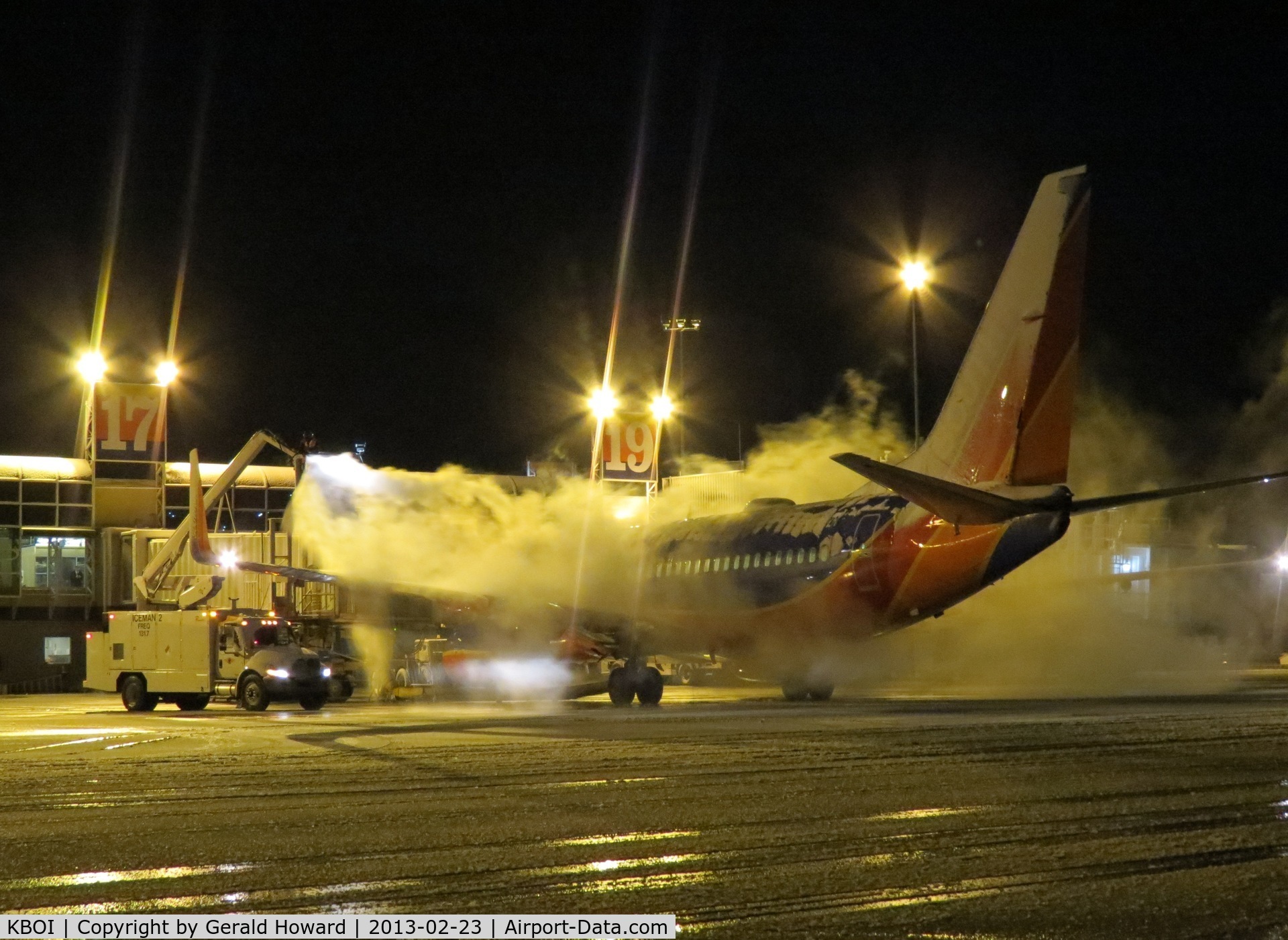 Boise Air Terminal/gowen Fld Airport (BOI) - Early morning de ice for Southwest.