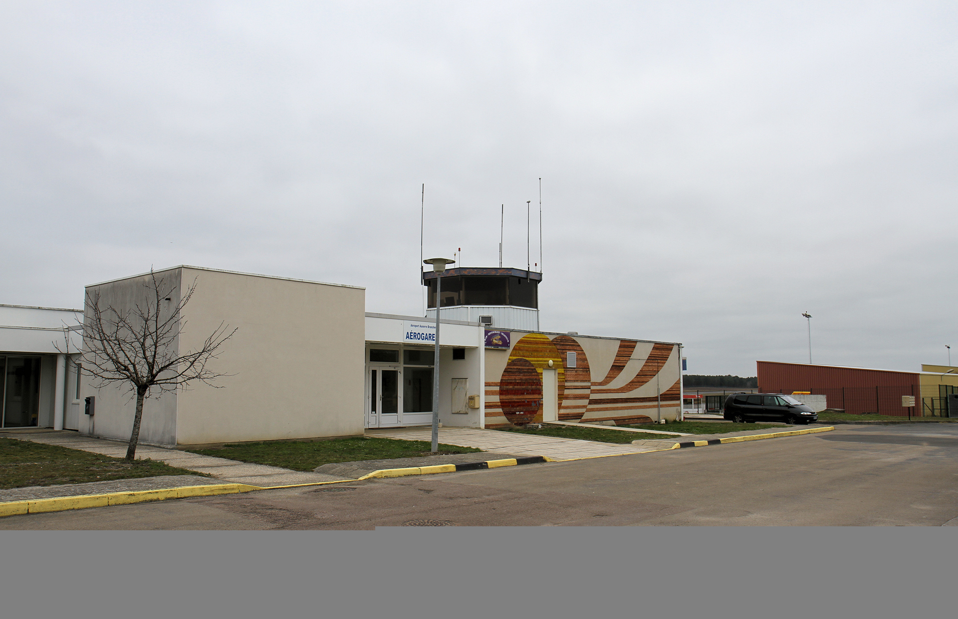 Auxerre Branches Airport, Auxerre France (LFLA) - The tower and main entrance