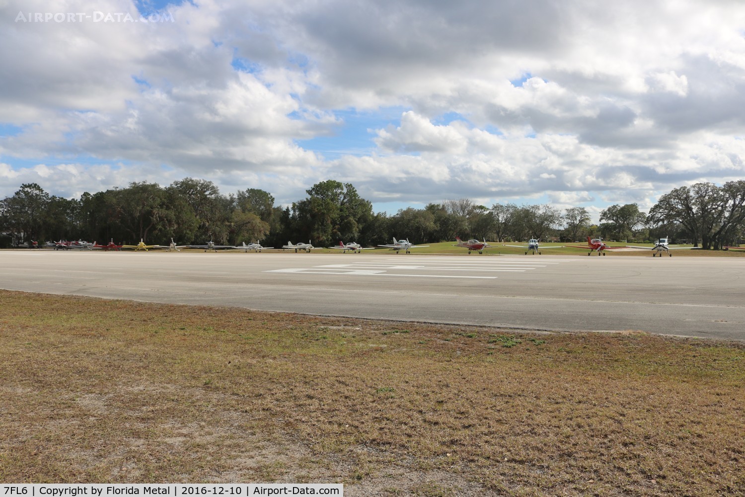 Spruce Creek Airport (7FL6) - aircraft lined up for the gaggle flight