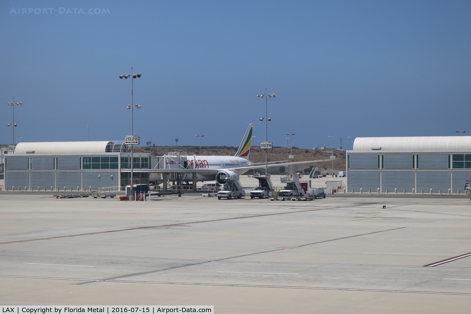 Los Angeles International Airport (LAX) - Remote parking with Ethiopian 787