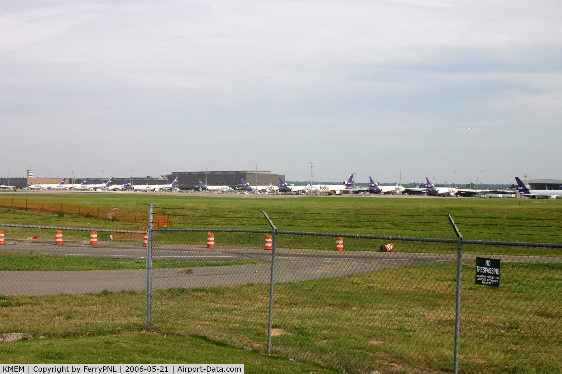 Memphis International Airport (MEM) - Overview of the Fedex operations back in 2006