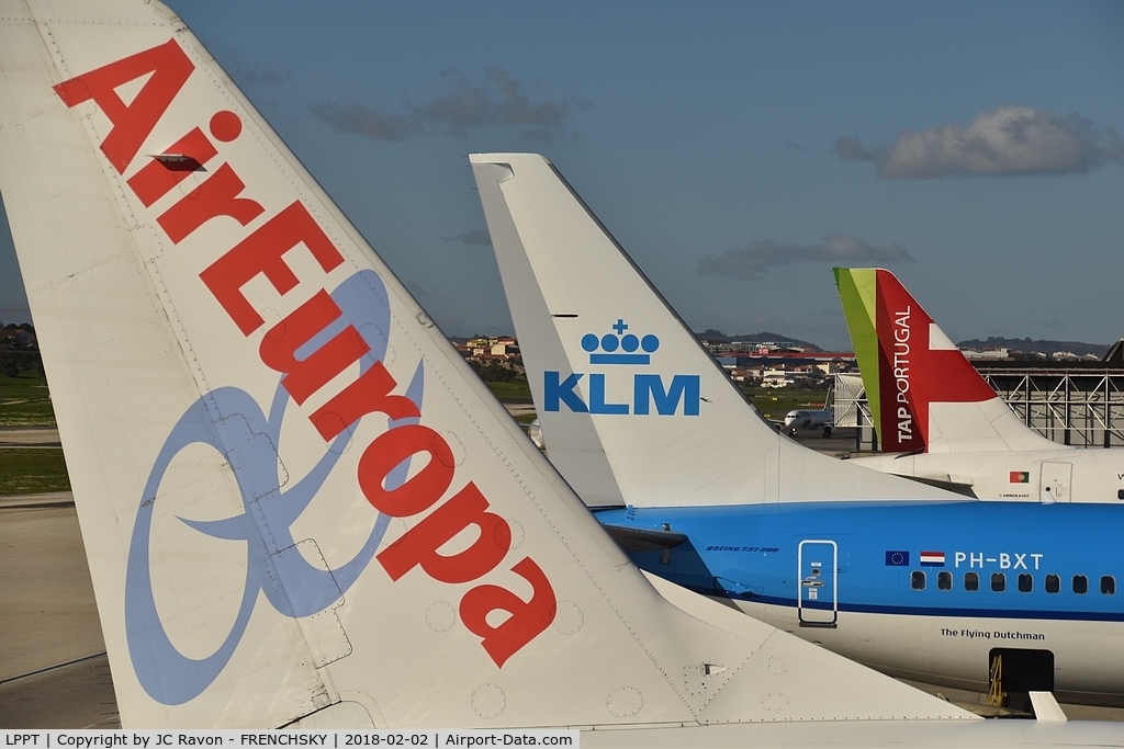 Portela Airport (Lisbon Airport), Portela, Loures (serves Lisbon) Portugal (LPPT) - Colors.....
