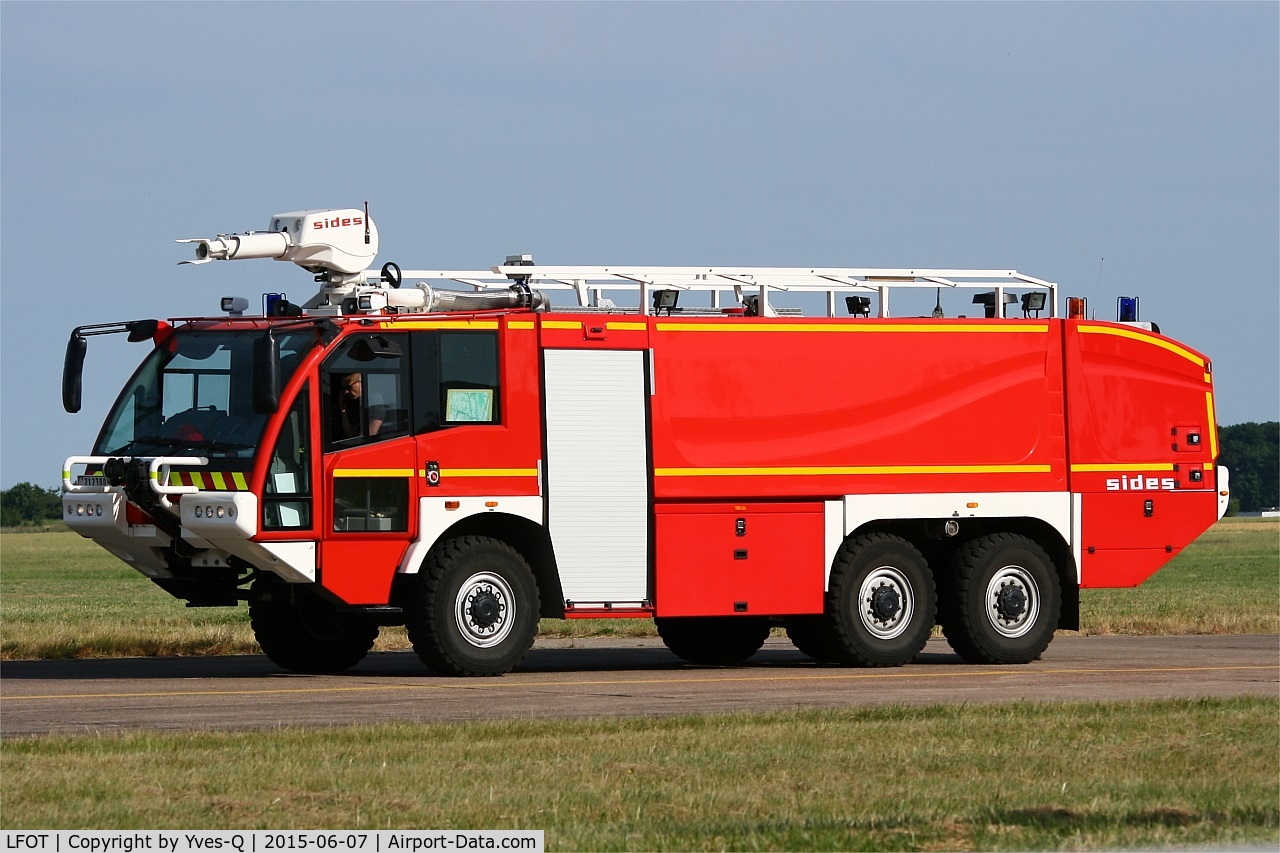 Tours Val de Loire Airport, Tours France (LFOT) - Fire truck, Tours-St Symphorien Air Base 705 (LFOT-TUF)