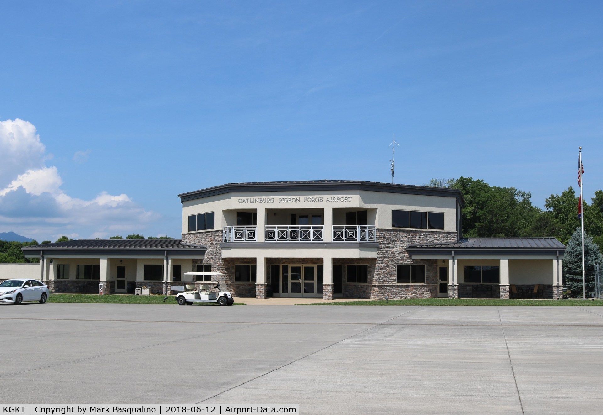 Gatlinburg-pigeon Forge Airport (GKT) - Executive Terminal