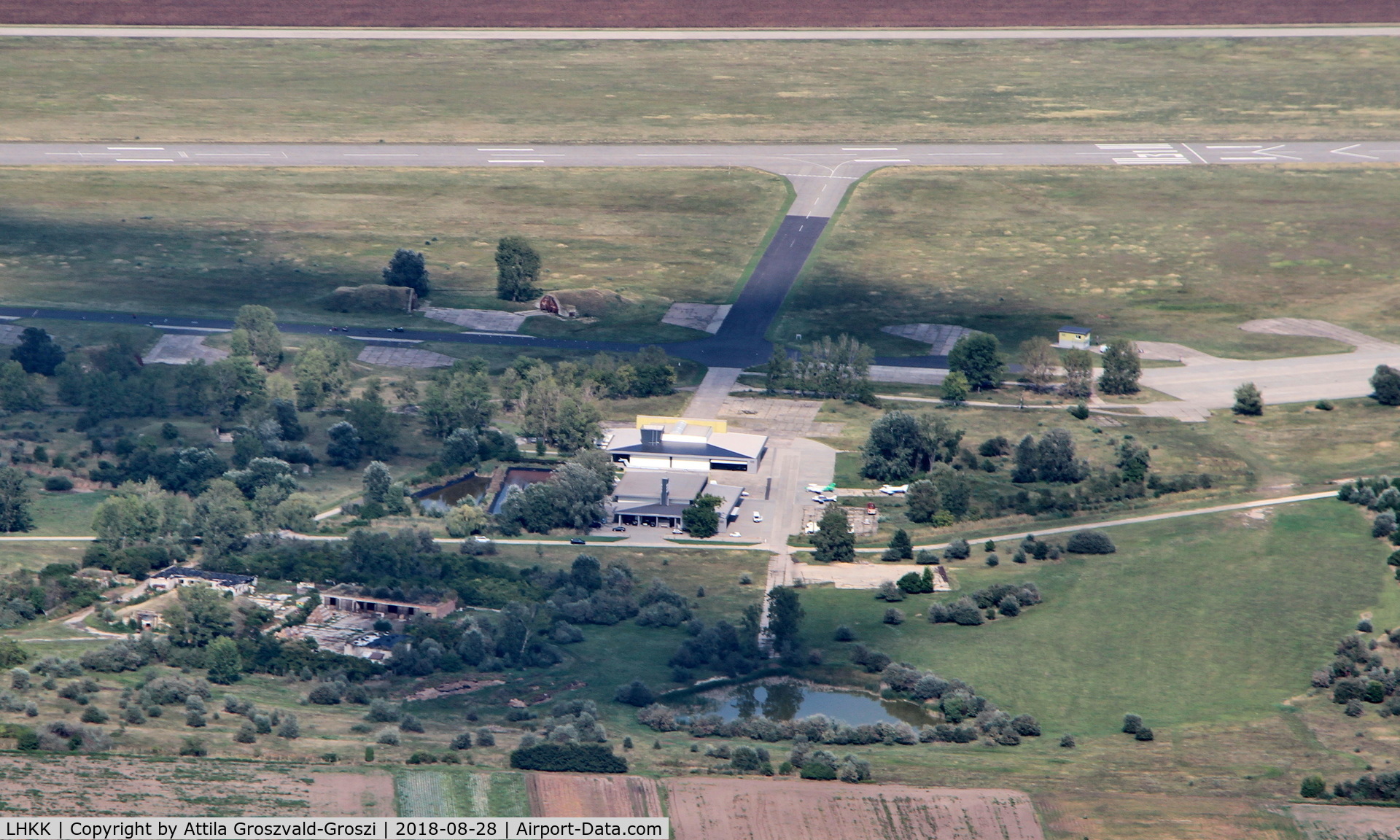 LHKK Airport - Kiskunlacháza Airport, Hungary