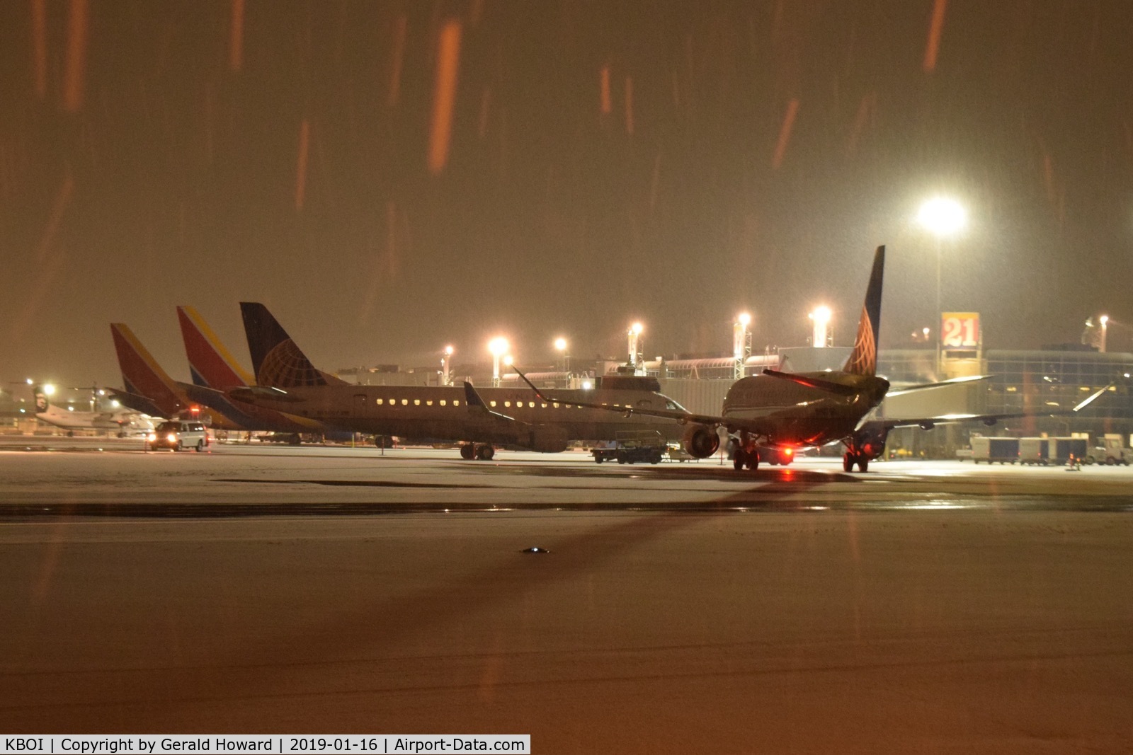 Boise Air Terminal/gowen Fld Airport (BOI) - Early morning snow during the morning rush. South side of B Concourse.