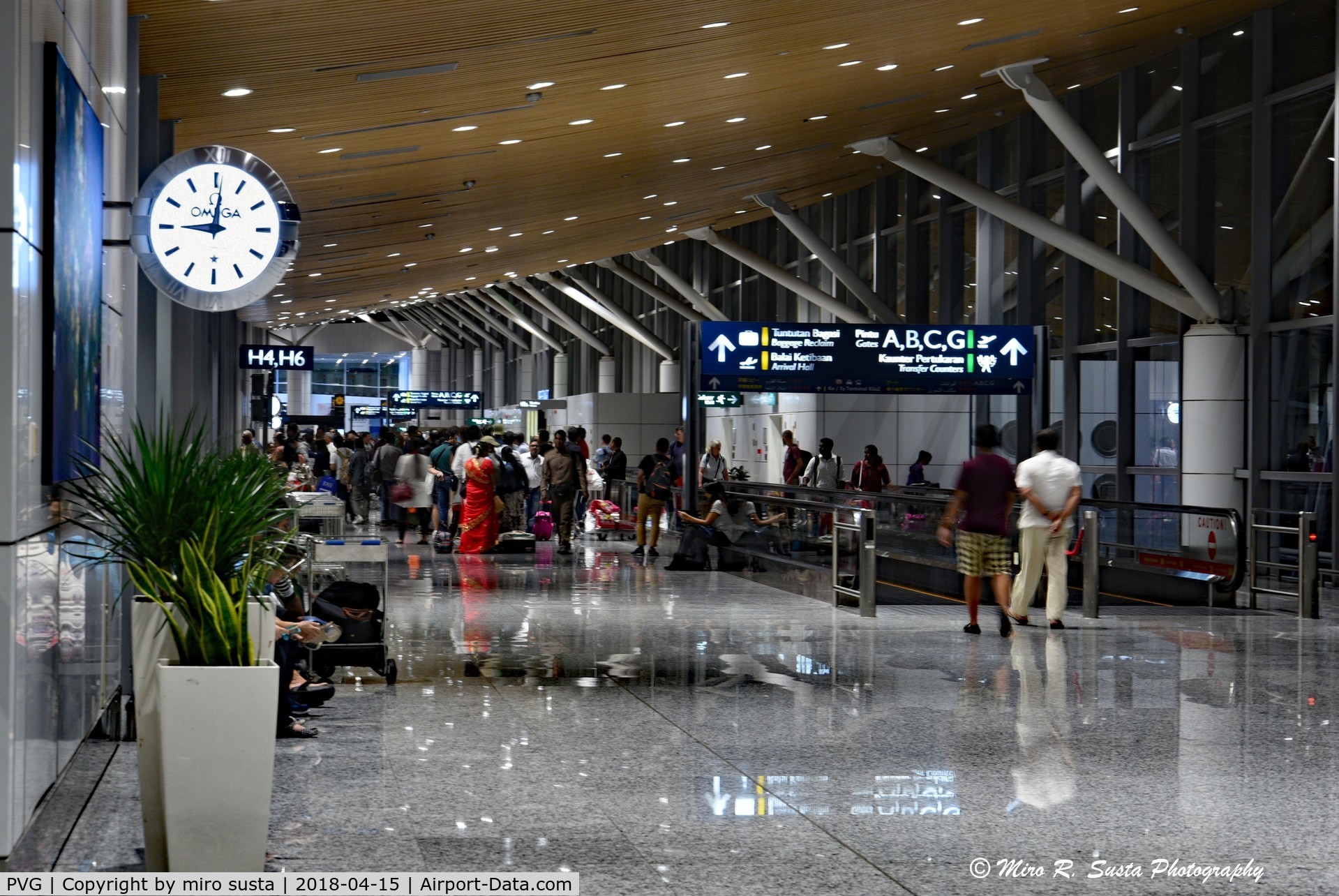 Hampton Roads Executive Airport (PVG) - Shanghai Pudong International Airport