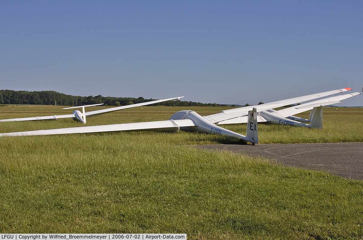 Sarreguemines Neunkirch Airport, Sarreguemines France (LFGU) - To see are from right to left F-CHIN; F-CBDQ and F-CEPI