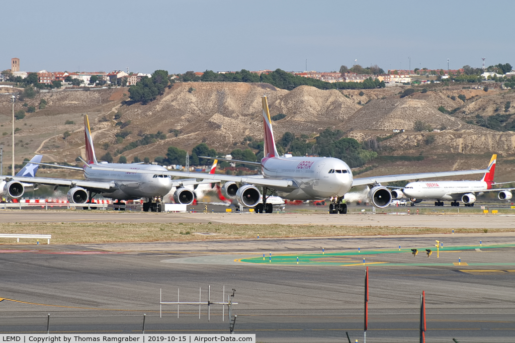 Barajas International Airport, Madrid Spain (LEMD) - MAD/LEMD overview line up for RWY14R