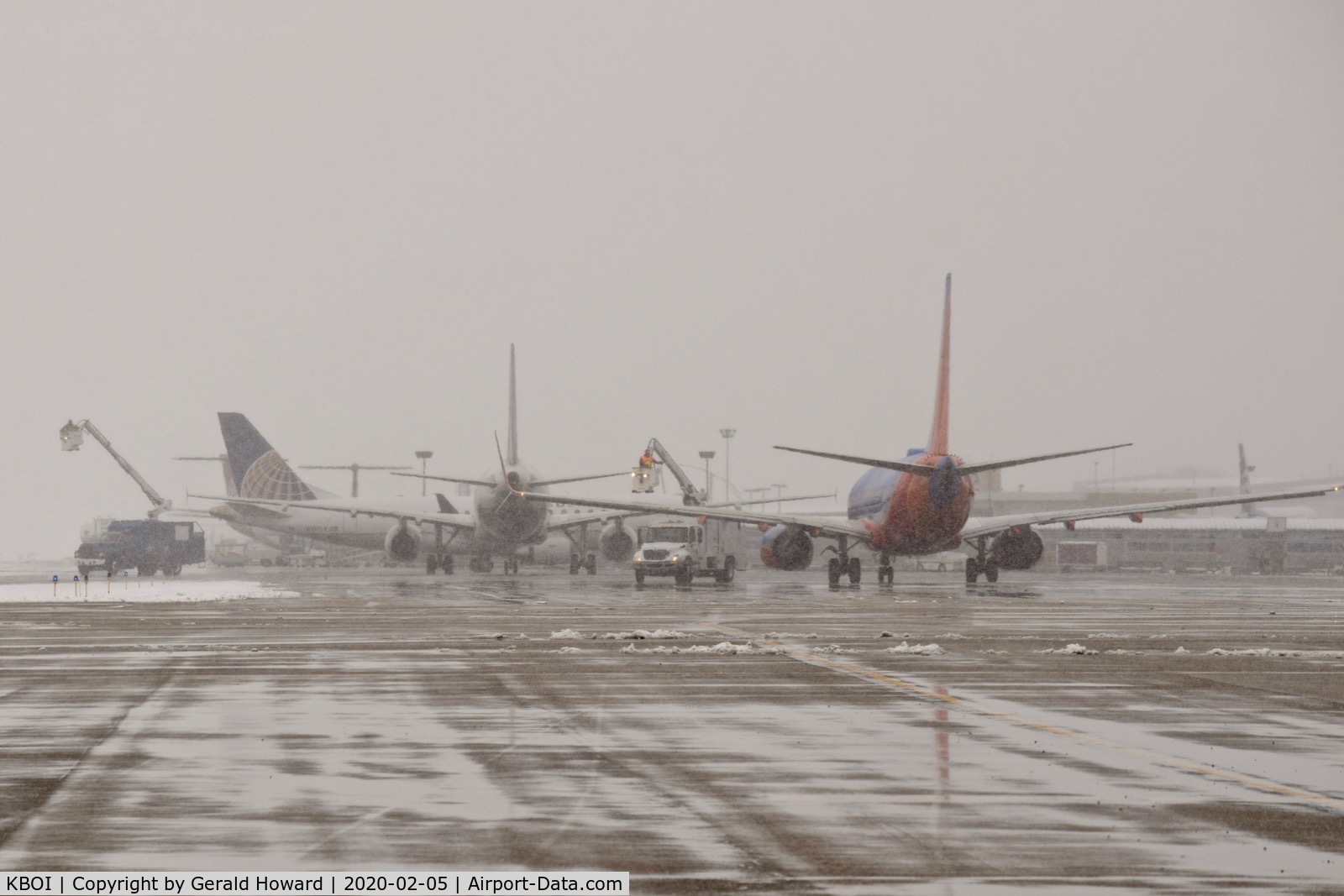 Boise Air Terminal/gowen Fld Airport (BOI) - Three airliners trying to de ice at their gates at the same time.