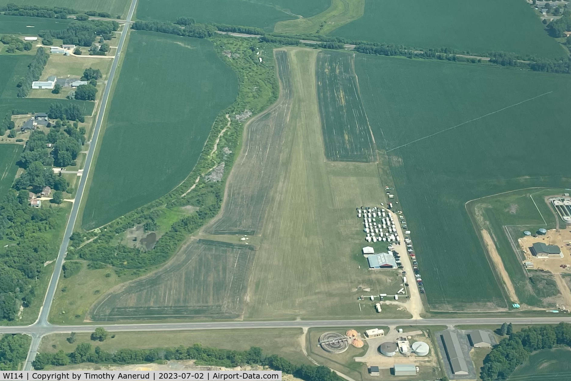 Baldwin Airport (WI14) - Baldwin. Lets go parachute jumping